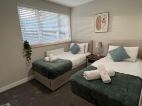 Immaculate Newly Refurbished 4 Bed House